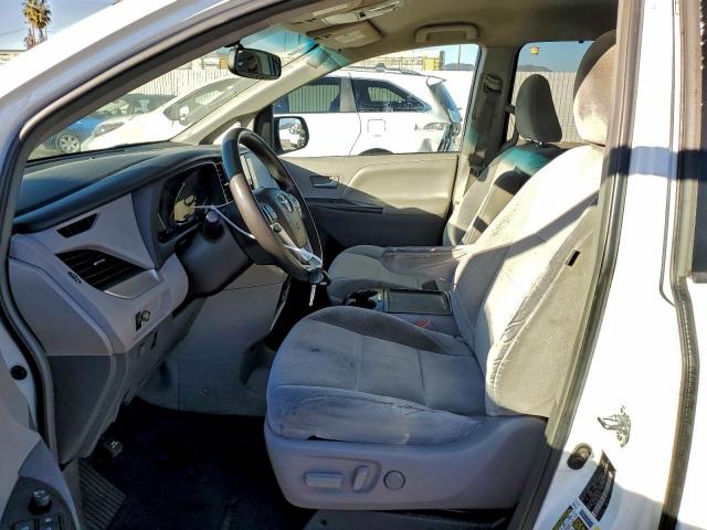 Toyota Sienna Le Image 6