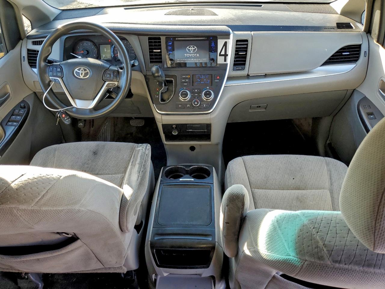 Toyota Sienna Le Image 3