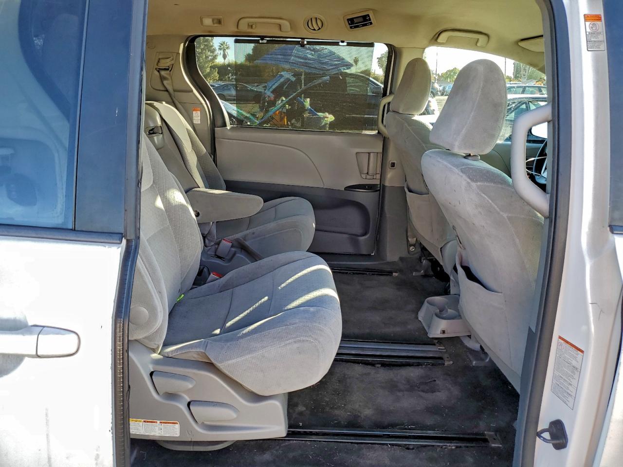 Toyota Sienna Le Image 12