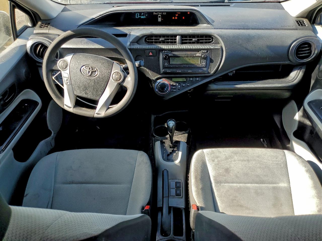 Toyota Prius Image 12