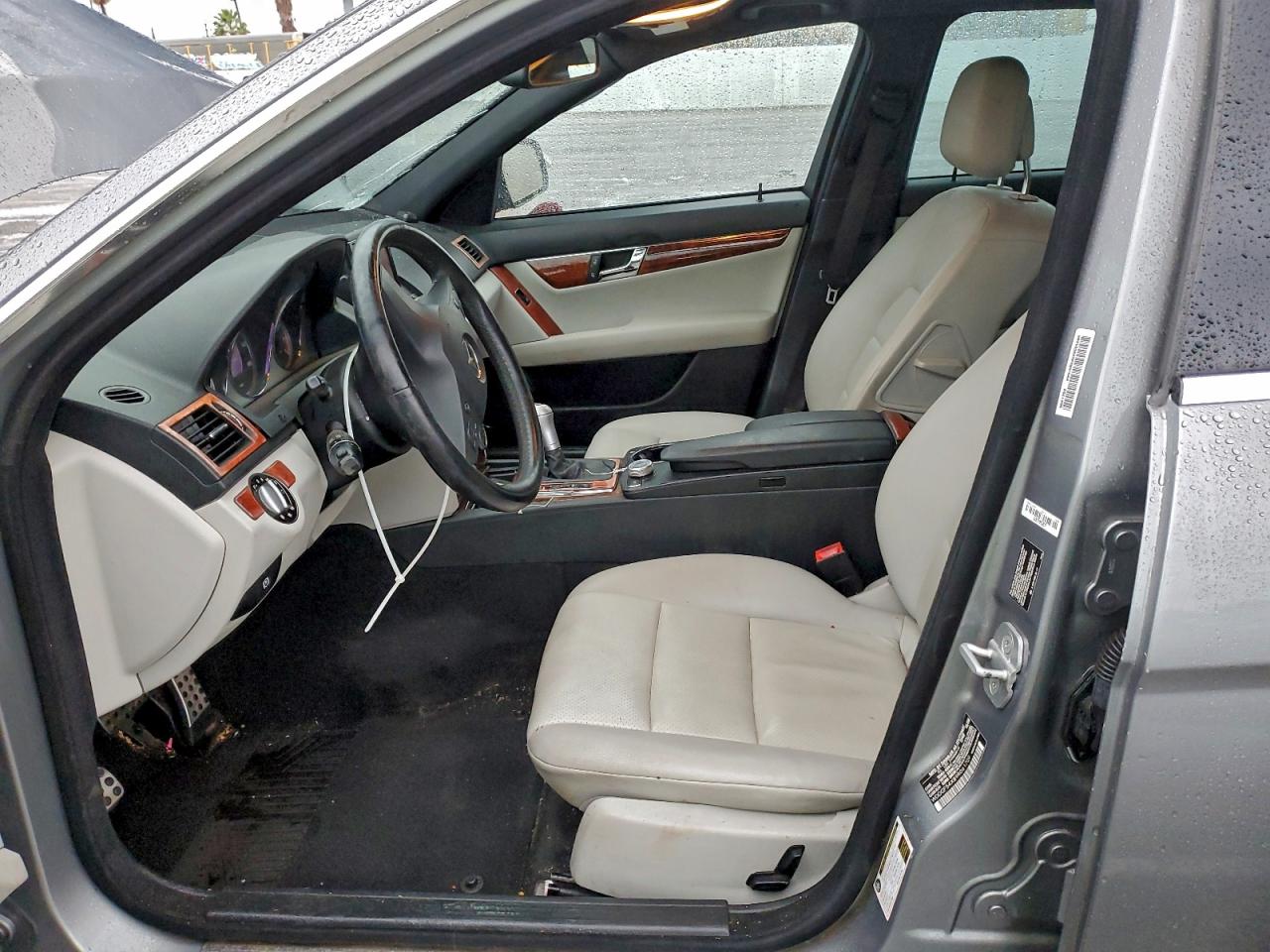 Mercedes-Benz C-Class 300 Image 10