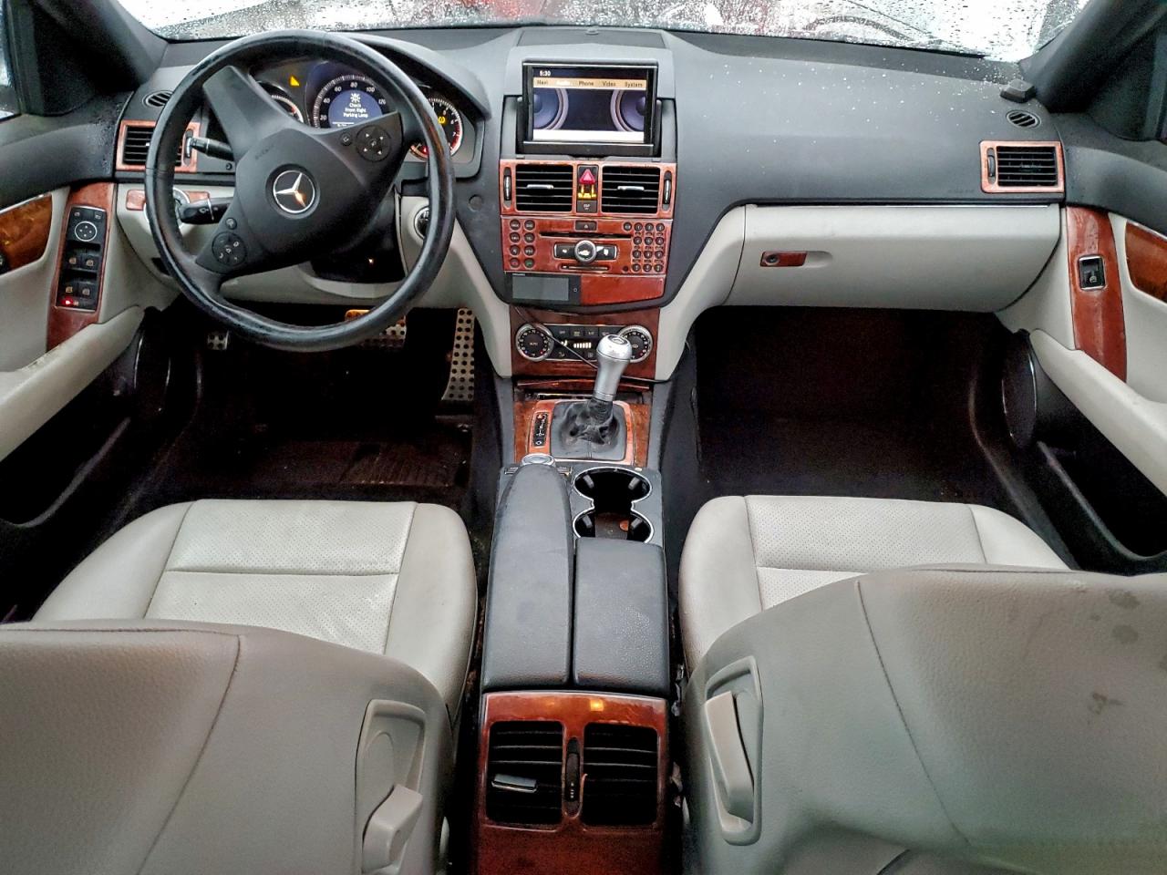 Mercedes-Benz C-Class 300 Image 8