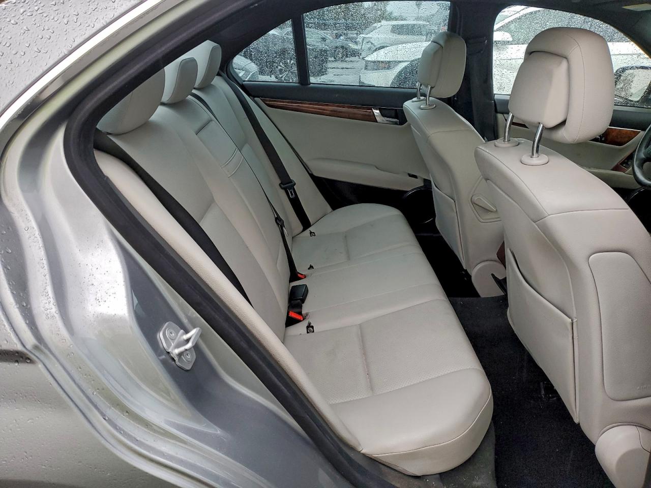 Mercedes-Benz C-Class 300 Image 6