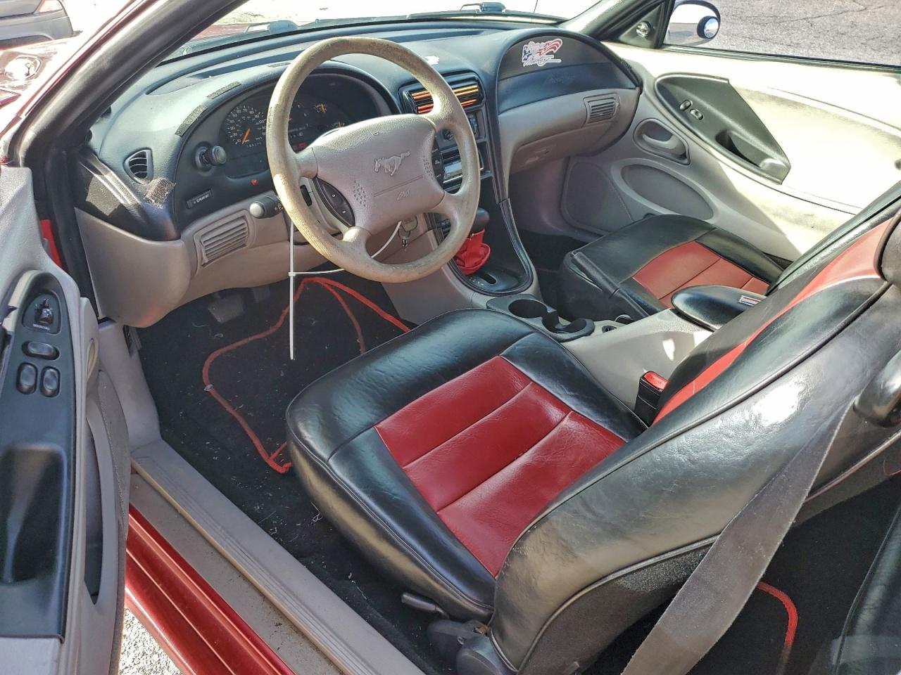 Ford Mustang Image 6