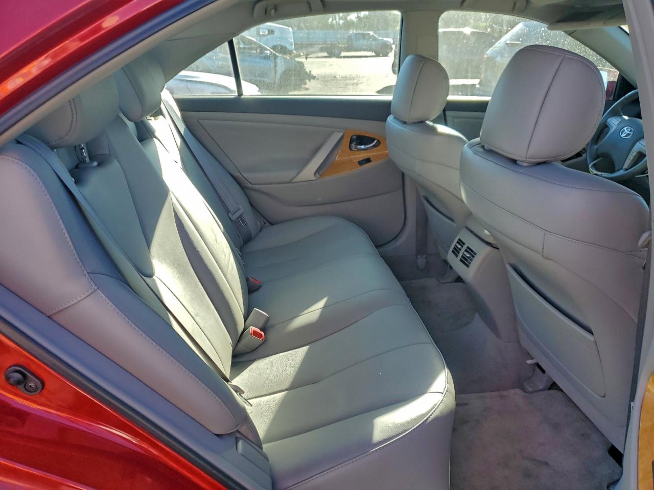 Toyota Camry Le Image 5