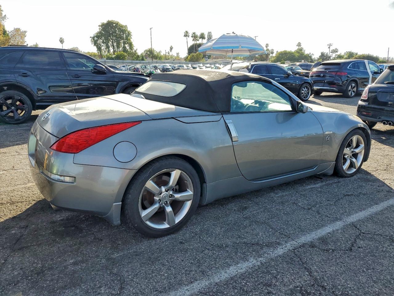 Nissan 350Z Roadster Image 12