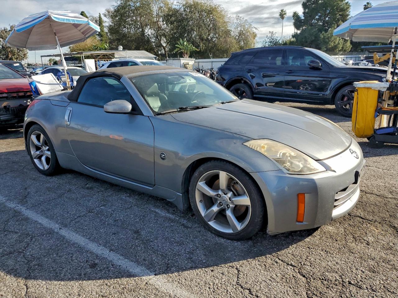 Nissan 350Z Roadster Image 2