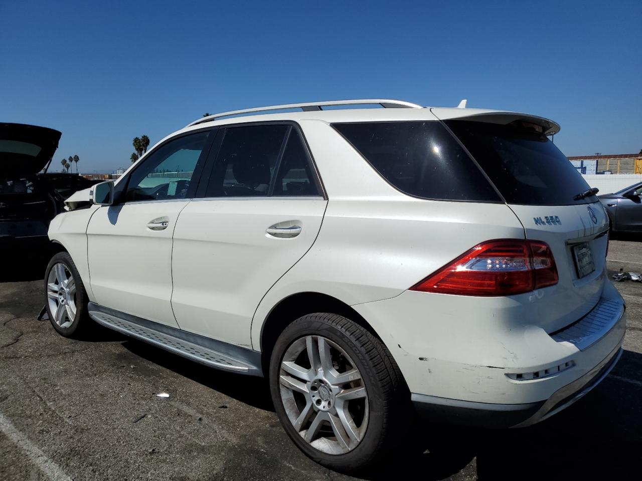 Mercedes-Benz M-Class 350 Bluetec Image 11