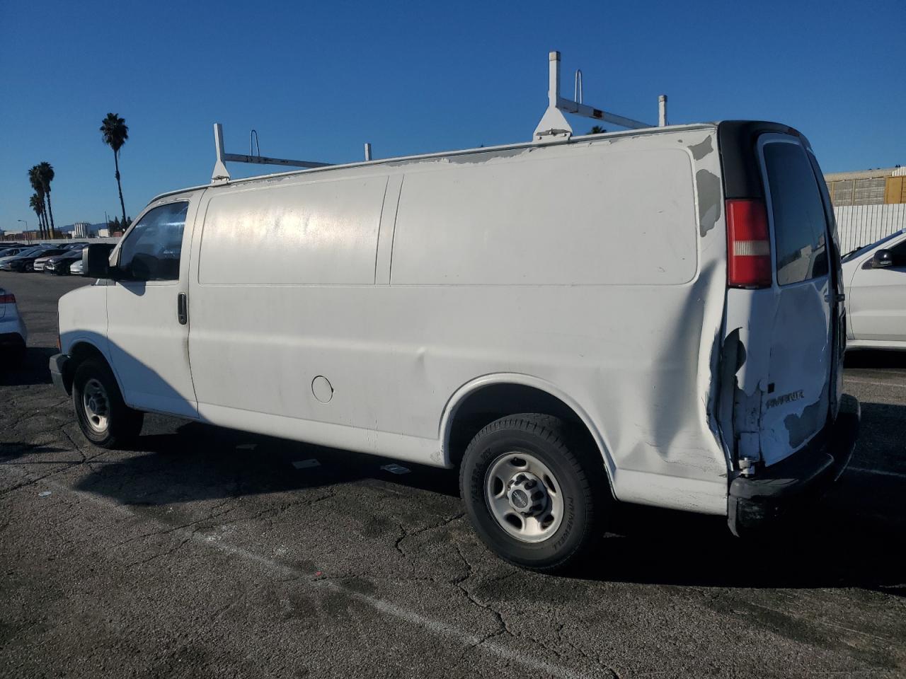GMC Savana G2500 Image 6