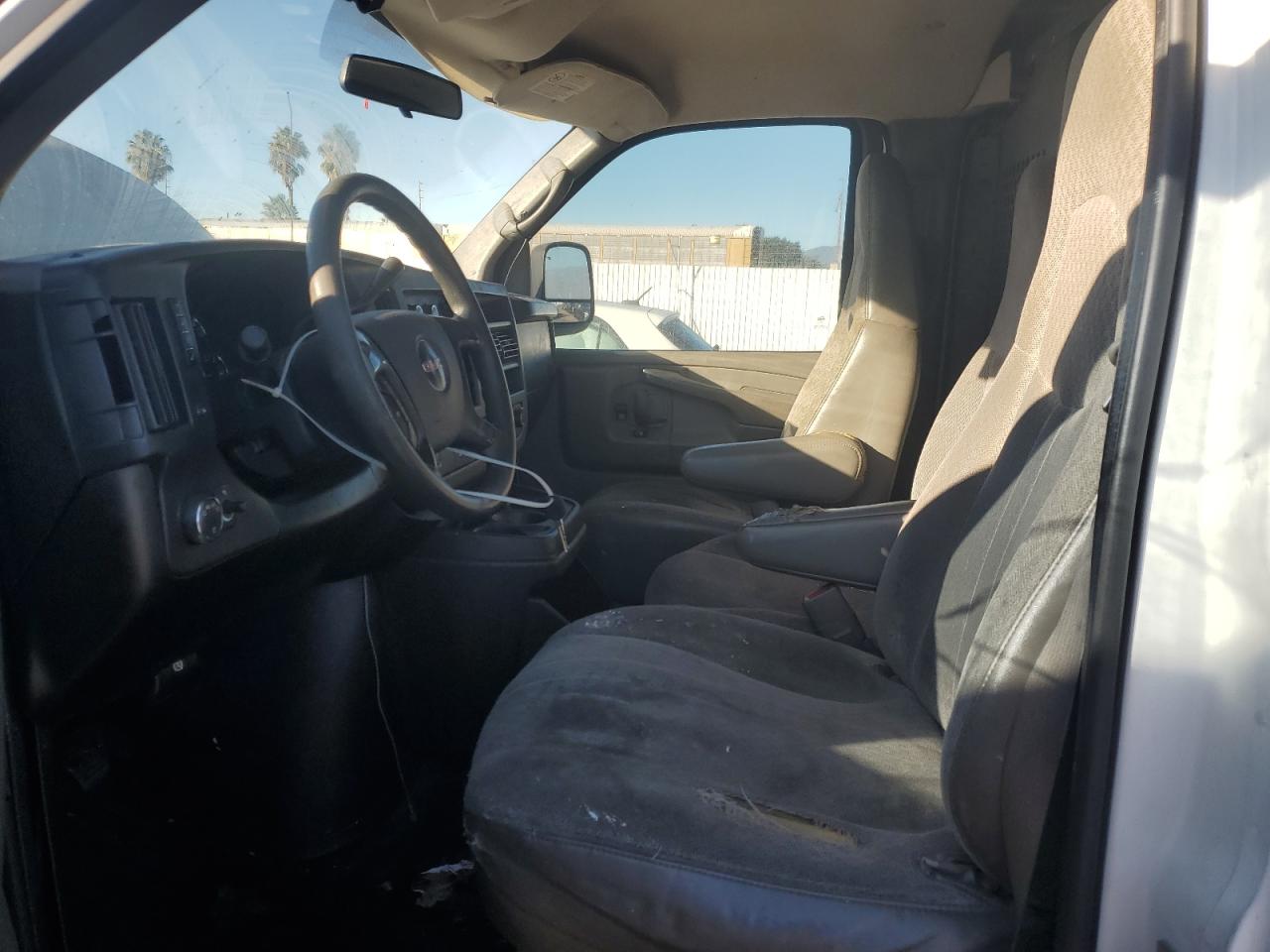 GMC Savana G2500 Image 3