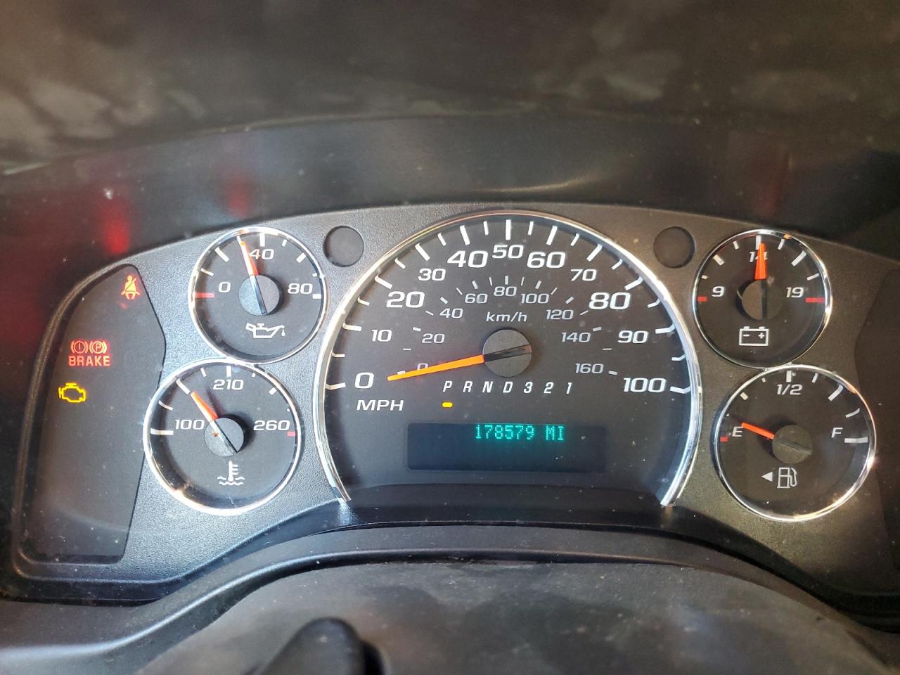 GMC Savana G2500 Image 10