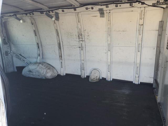 GMC Savana G2500 Image 8