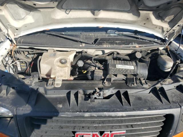 GMC Savana G2500 Image 12