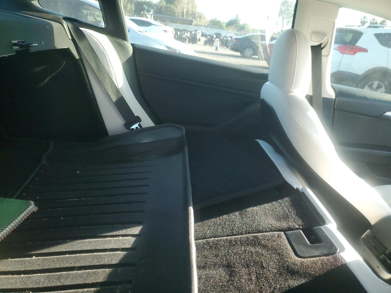 Tesla Model 3 Image 6